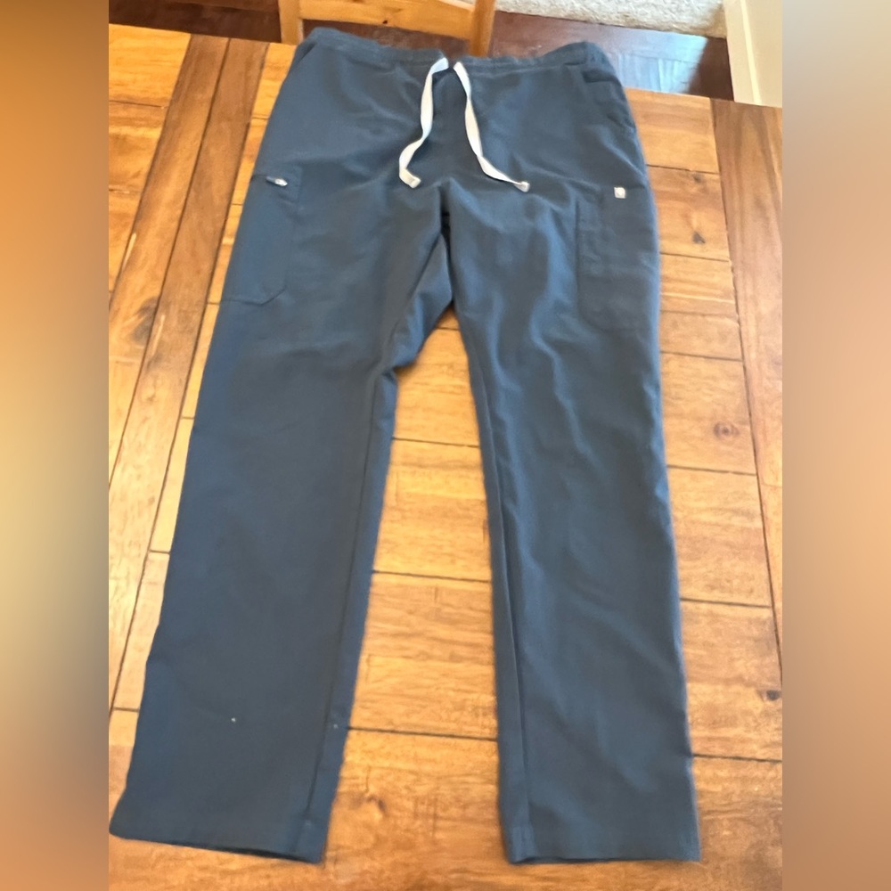 Large women’s figs scrub bottom dark harbor